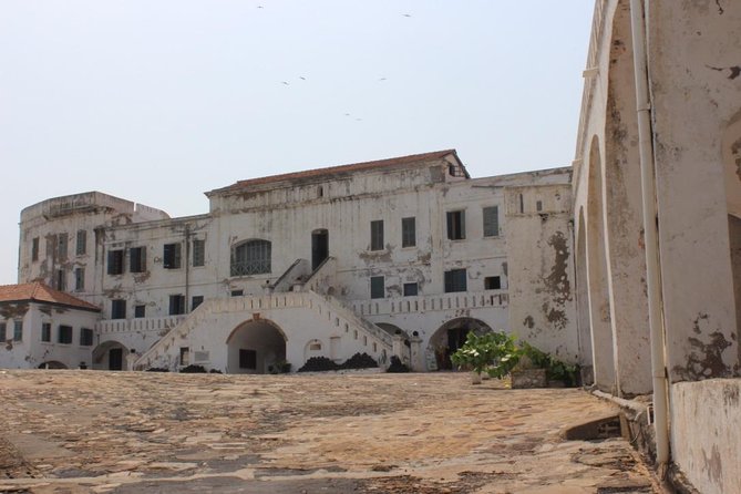 6 day Culture & History Tour in Ghana - Day 1 in Accra: Kotoka pickup and a first taste of Osu