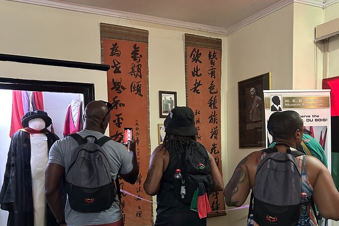 6-Hour Private Guided Accra City Tour - Stop 3: Independence Square and Black Star Square landmarks