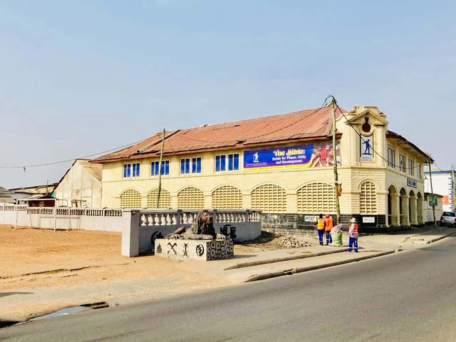 Accra Architectural Tour - The 6-hour flow: private transport, a focused walk, then Jamestown