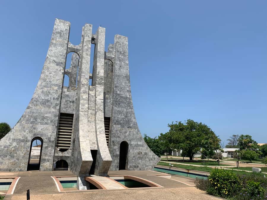 Accra: City Highlights Half-day Guided Tour with Transfers - Ghanaian Arts and Craft Market: shopping reality and how to enjoy it