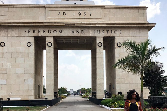 Accra City Tour - James Town Lighthouse and the Slave-Era Fort Stops
