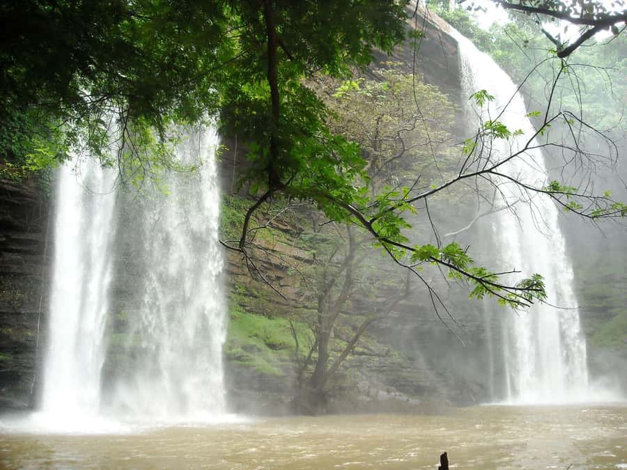 Accra: Eastern Region Waterfalls Tour - From Accra Mall Meeting Point to an 8-Hour Waterfall Day