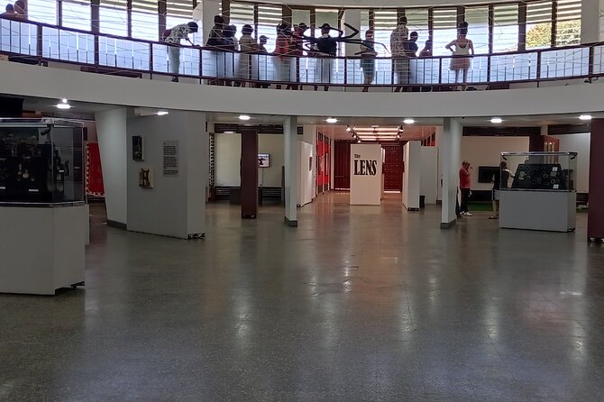 Accra Explored: A Full-Day Private City Tour for Culture Seekers - Accra Arts and Crafts Centre, Where Souvenirs Feel Like Culture