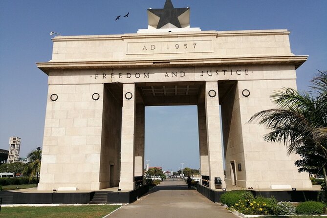 Accra Guided City Tour Experience - Makola Market: see the local business engine up close