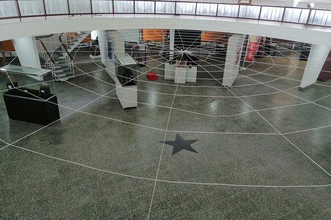 Accra Slave Castle and City Private Tour with Pick up - Centre for National Culture: shopping for gifts with bargaining help