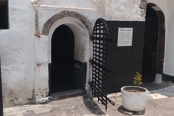 Cape Coast Day tour with Ekow - Private tour with Ekow: what personalization looks like