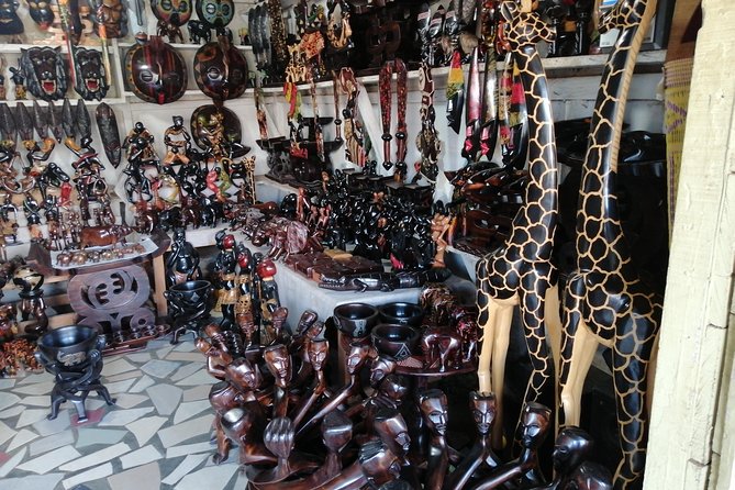 Discover kumasi Tours - Guides make the difference: Emmanuella and Sam
