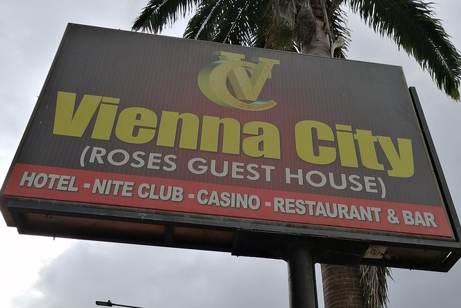Discover kumasi Tours - Manhyia Palace Museum: power, residence, and museum rooms