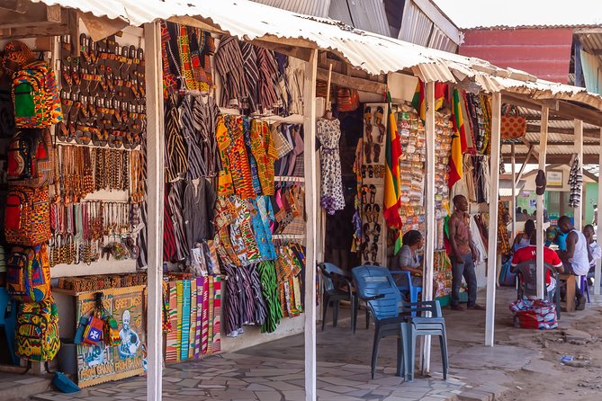 Explore Accra - Center for National Culture: stalls, crafts, and quick souvenir hunting