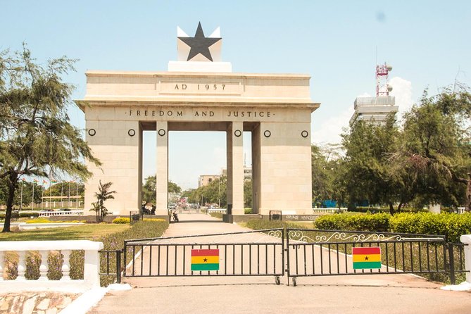 Half-day Accra Guided Tour - Centre for National Culture: craft and textile shopping with built-in time