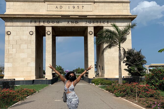 Private City Tour in Accra with Hotel Pickup and Lunch - The included lunch with Ghanaian jollof, plus bottled water