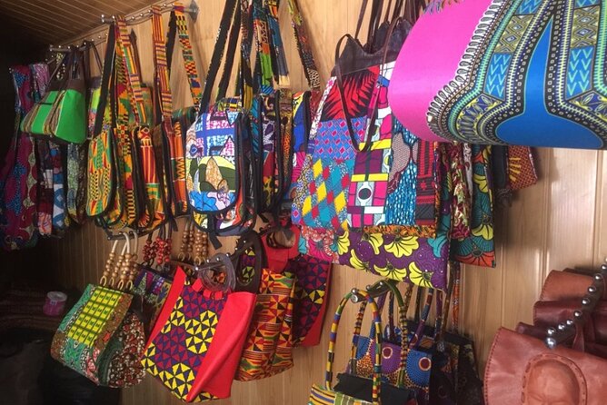 SEEGhana: Accra City Tour and Local Culture - Centre for National Culture: shopping for handmade Ghanaian crafts